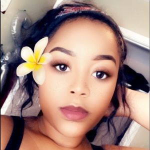 Meet your Posher, Battrice